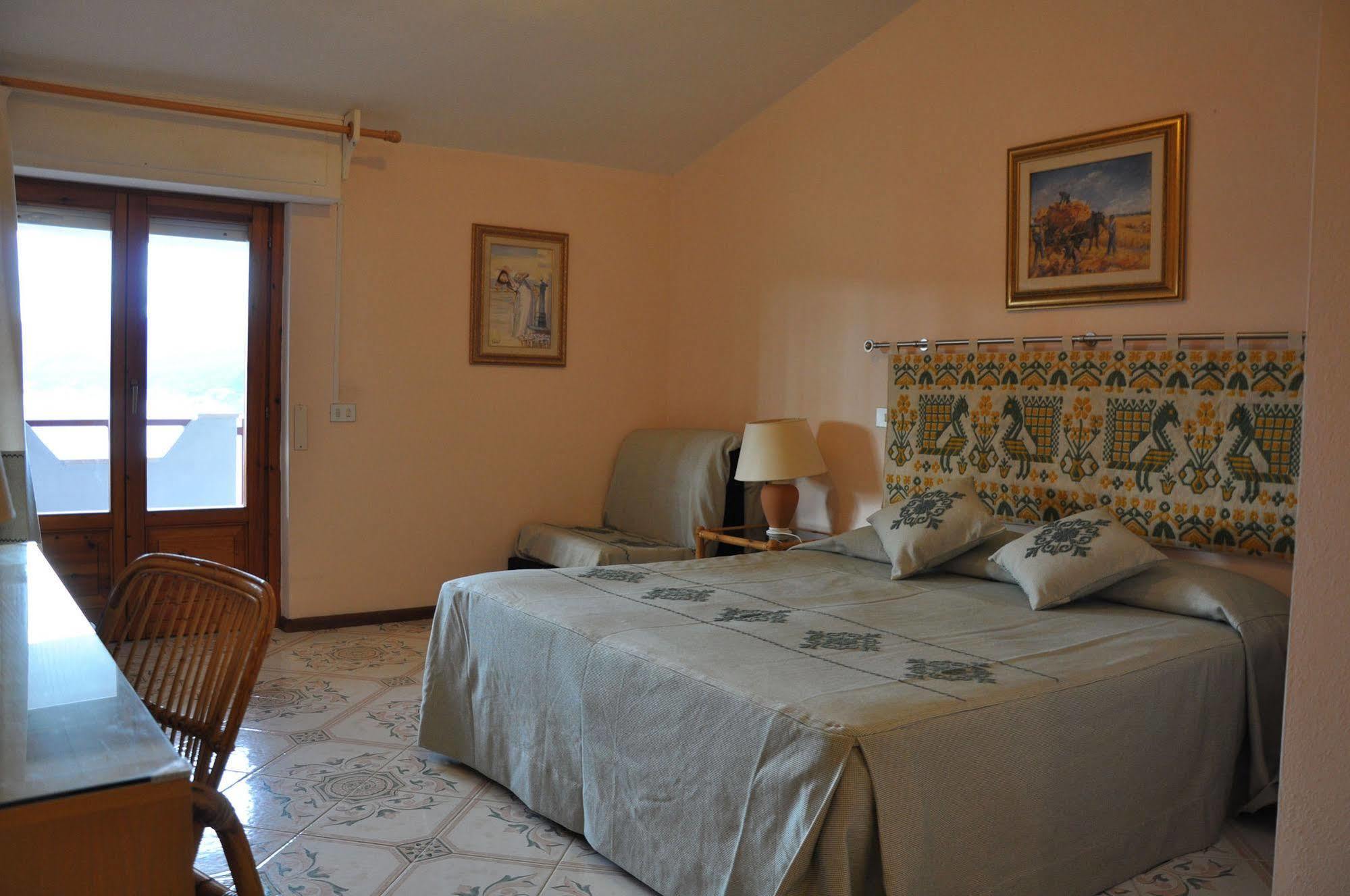 Hotel L'Oasi Cala Gonone Eksteriør bilde